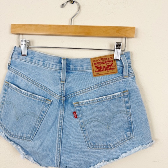 Levi's 501 Light Wash Button Fly Shorts Size 26 - Picture 4 of 6